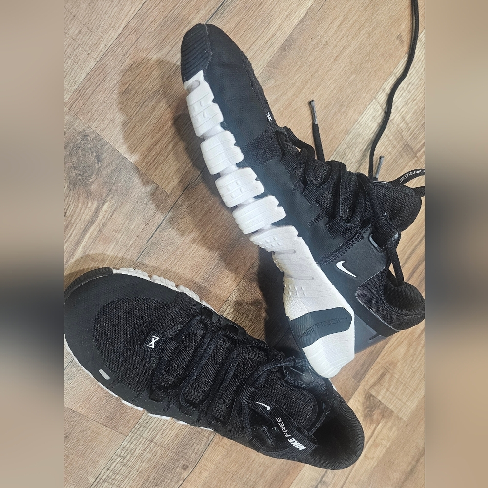 Nike Metcon 5 | Women’s size 9 - Picture 4 of 5